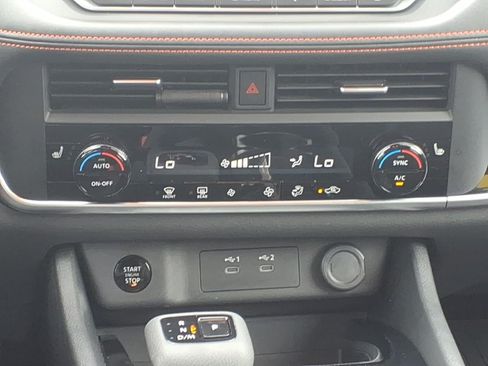 Used 2025 Nissan Rogue SV AWD/4WD image 14