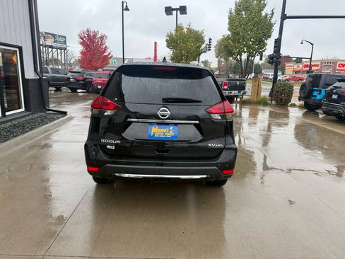 Used 2020 Nissan Rogue SV image 5