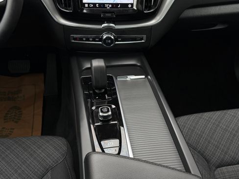 Certified 2023 Volvo XC60 B5 Core image 15