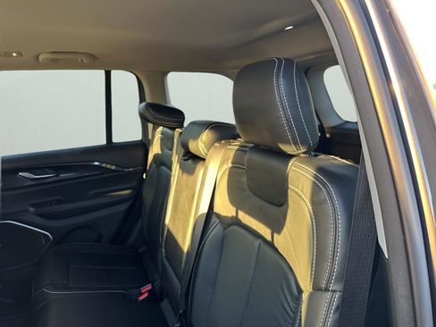 Used 2022 Jeep Grand Cherokee Laredo w/ Luxury Tech Group I image 19