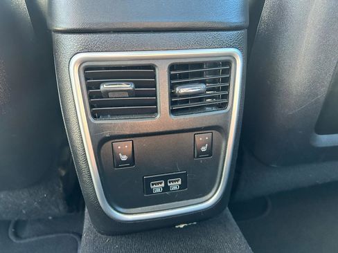 Used 2019 Chrysler 300 Limited RWD image 26