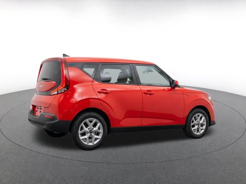 Used 2025 Kia Soul LX w/ LX Technology Package FWD image 9