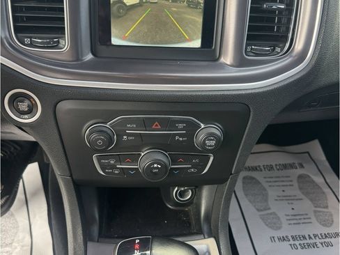 Used 2022 Dodge Charger SXT RWD image 11