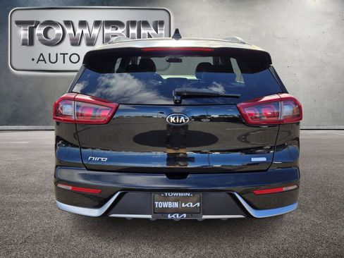 Certified 2017 Kia Niro EX image 6