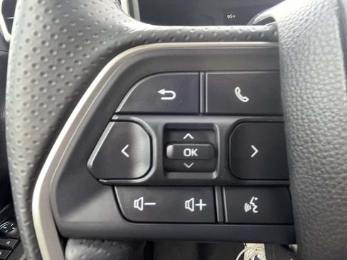 Used 2025 Toyota 4Runner SR5 AWD/4WD image 21
