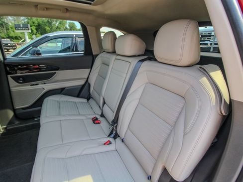 Used 2025 Lincoln Nautilus Reserve AWD/4WD image 9