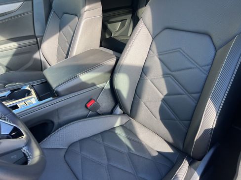 Used 2025 Volkswagen Atlas Cross Sport SE image 12