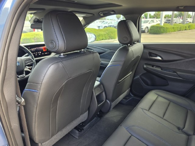 Used 2025 Buick Envista Sport Touring w/ Experience Buick Package FWD image 11