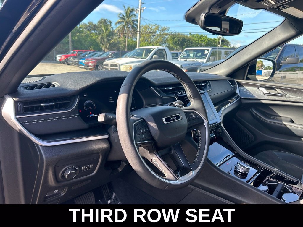 Used 2023 Jeep Grand Cherokee L Laredo AWD/4WD image 11