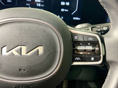 Used 2025 Kia Sorento SX FWD image 19
