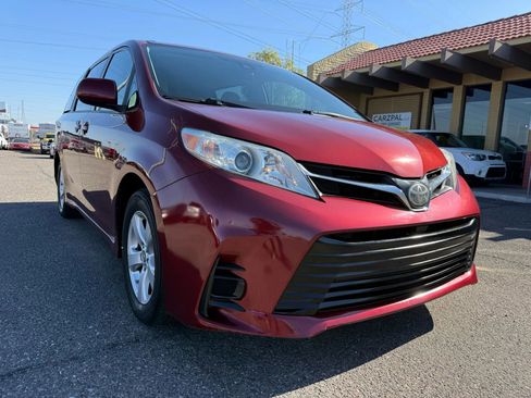 Used 2018 Toyota Sienna LE image 14