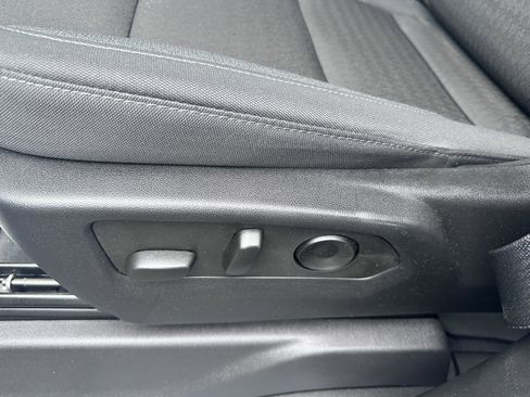 Used 2024 Chevrolet Silverado 2500 Custom w/ Custom Value Package image 16