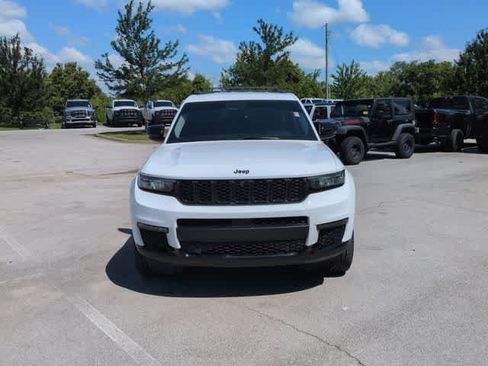 Certified 2023 Jeep Grand Cherokee L Limited w/ Luxury Tech Group II AWD/4WD image 3