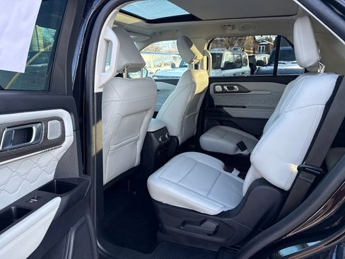 Used 2025 Ford Explorer Platinum w/ LUX Leather Package image 18