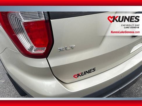 Used 2017 Ford Explorer XLT w/ Equipment Group 202A AWD/4WD image 8
