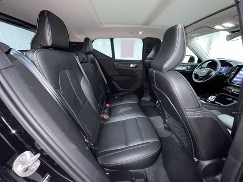 Used 2025 Volvo XC40 B5 Plus image 11