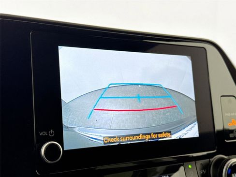 Certified 2025 Toyota Highlander LE FWD image 22