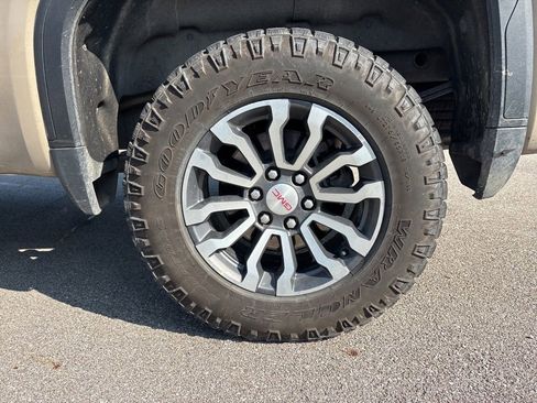 Used 2023 GMC Sierra 1500 AT4 w/ AT4 Premium Package AWD/4WD image 6