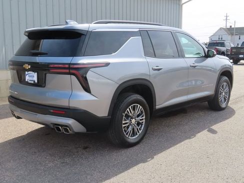 Used 2025 Chevrolet Traverse LT AWD/4WD image 3