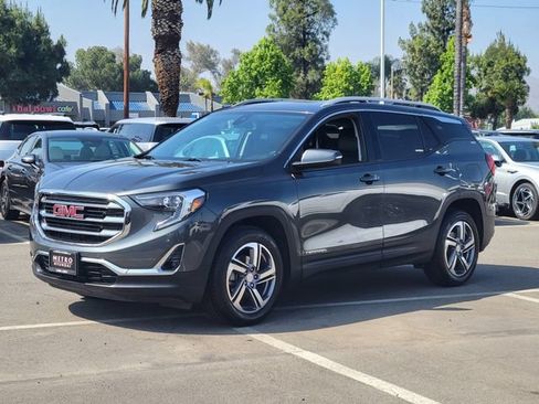Used 2020 GMC Terrain SLT w/ Preferred Package FWD image 2