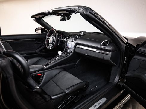 Certified 2022 Porsche 718 Boxster Spyder RWD image 27
