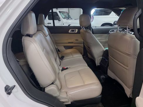 Used 2014 Ford Explorer XLT w/ Equipment Group 202A FWD image 17