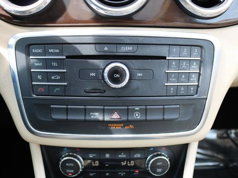 Used 2016 Mercedes-Benz GLA 250 image 26