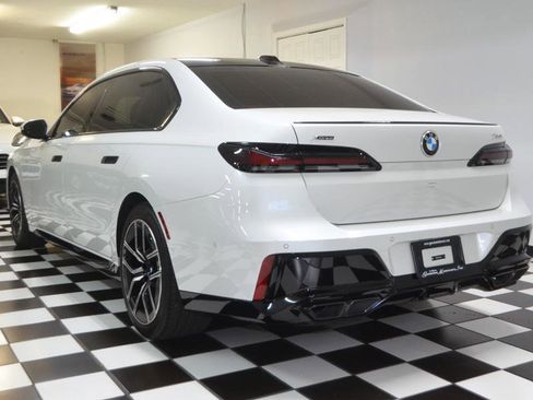 Used 2024 BMW 760i xDrive w/ Premium Package 2 AWD/4WD image 7