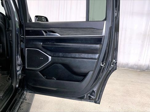 Used 2022 Jeep Wagoneer Series II w/ Premium Group I AWD/4WD image 23