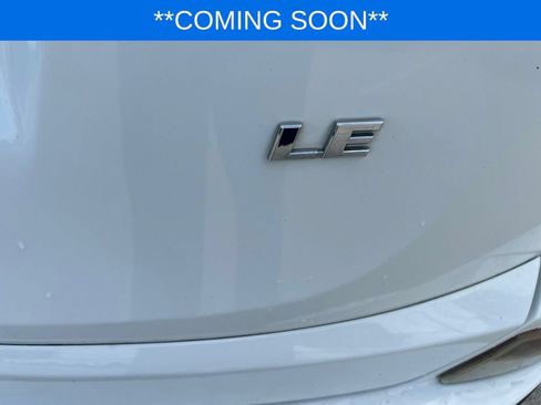Used 2017 Toyota RAV4 LE FWD image 18