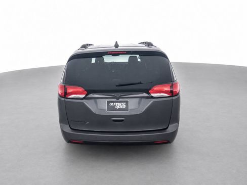 Used 2020 Chrysler Pacifica Touring-L Plus w/ S Appearance Package FWD image 6