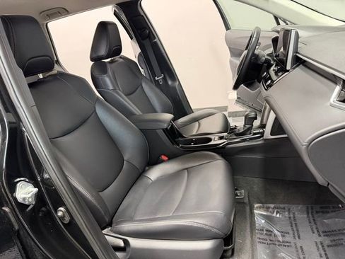 Used 2024 Toyota Corolla Cross XLE image 19