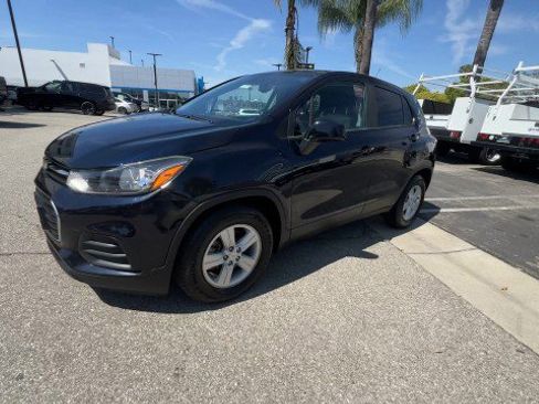 Used 2021 Chevrolet Trax LS w/ Tint and Cruise Package image 4