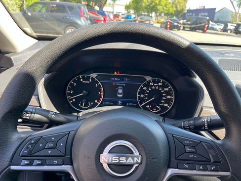 Used 2025 Nissan Altima 2.5 SV FWD image 28