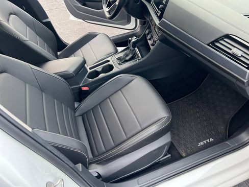 Used 2023 Volkswagen Jetta SE image 18