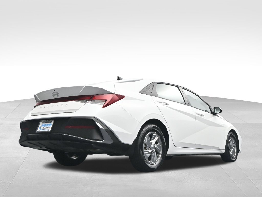 Used 2024 Hyundai Elantra SE FWD image 45