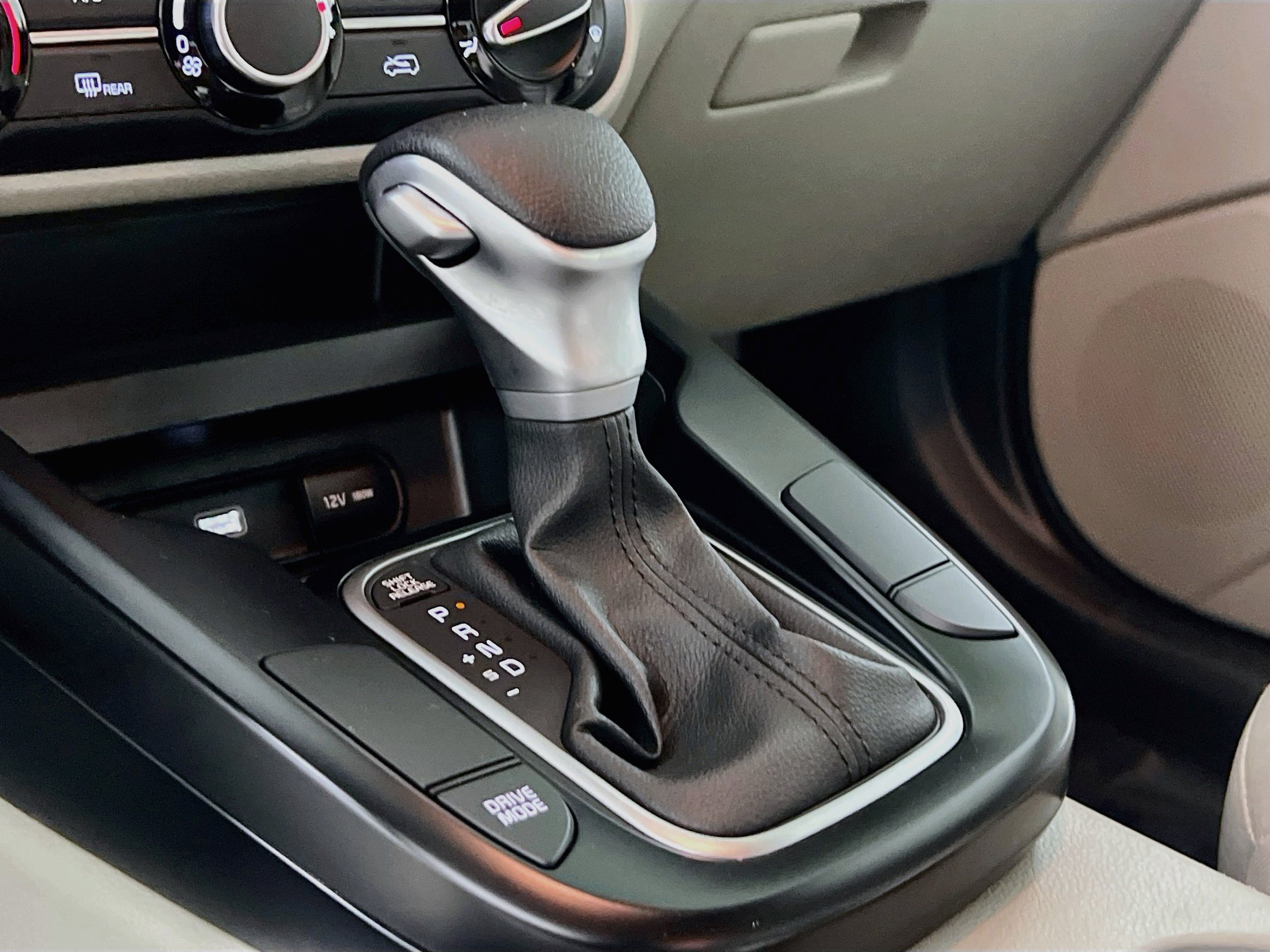 Used 2025 Kia Soul LX w/ LX Technology Package FWD image 24