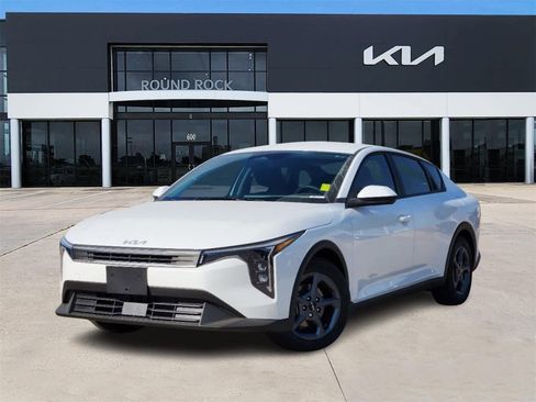 New 2025 Kia K4 LXS image 1