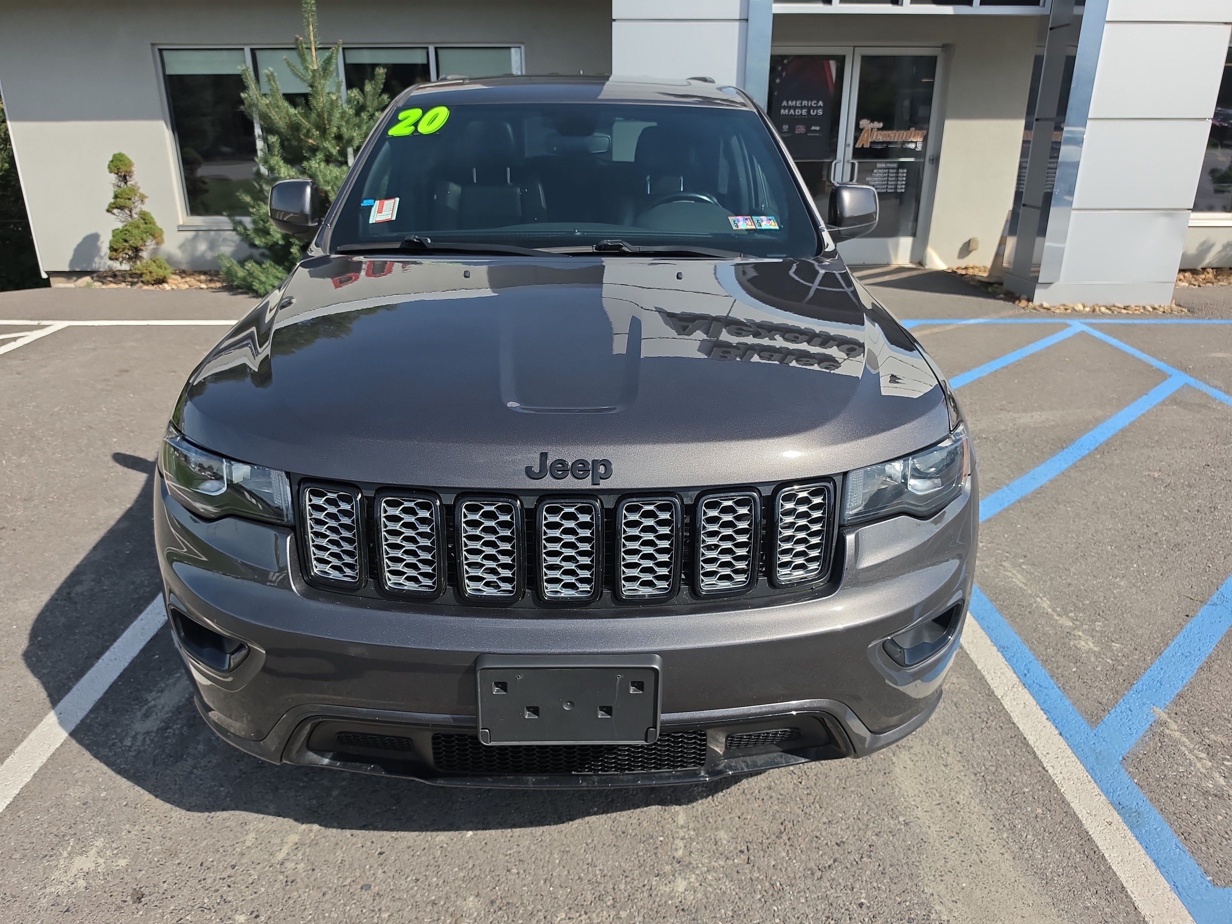 Used 2020 Jeep Grand Cherokee Altitude AWD/4WD image 9