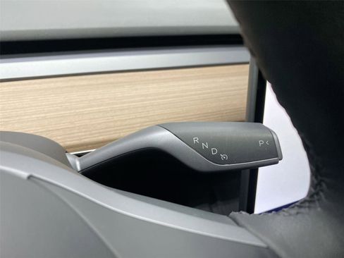 Used 2022 Tesla Model Y Long Range image 26