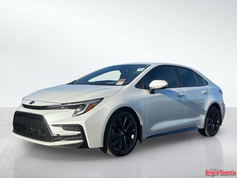 Certified 2025 Toyota Corolla XSE FWD image 2