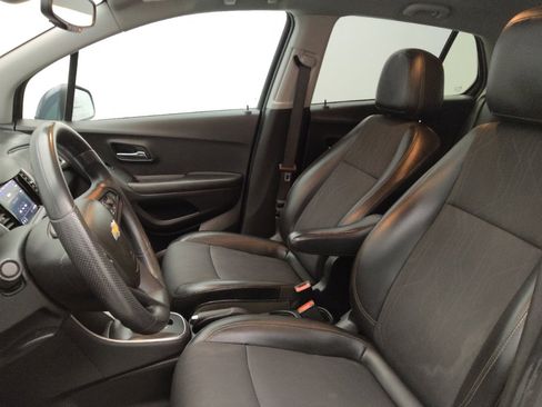 Used 2021 Chevrolet Trax LT AWD/4WD image 17