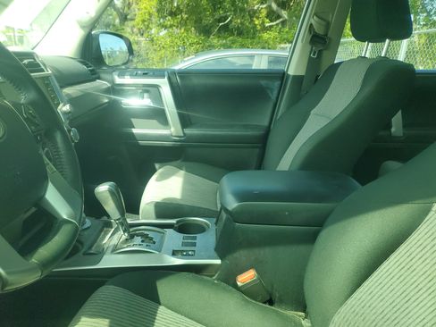 Used 2020 Toyota 4Runner SR5 AWD/4WD image 9