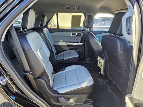 Used 2021 Ford Explorer XLT w/ Equipment Group 202A image 27