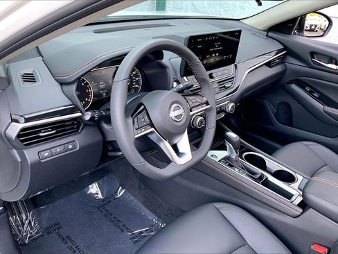 Certified 2024 Nissan Altima 2.5 SR w/ SR Premium Package image 14