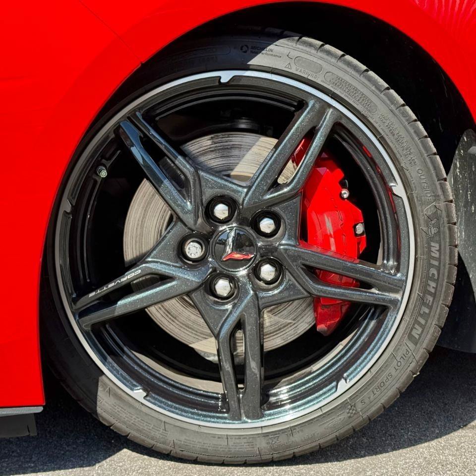 Used 2021 Chevrolet Corvette Stingray Preferred Conv w/ Z51 Performance Package RWD image 33