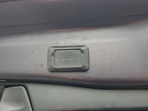 Used 2019 Toyota RAV4 XLE w/ Convenience Package image 31