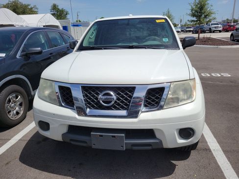 Used 2015 Nissan Frontier SV AWD/4WD image 3