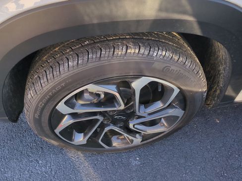 Certified 2024 Chevrolet Trax RS w/ Driver Confidence Package image 33