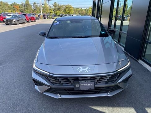 Used 2025 Hyundai Elantra Sport image 3